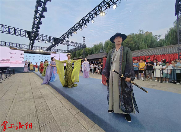 02194528_5542.jpg d2357cc00a6b8ac1760d0e231d4ba46.jpg