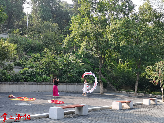 14190017_7115.jpg GetAttachment.jpg