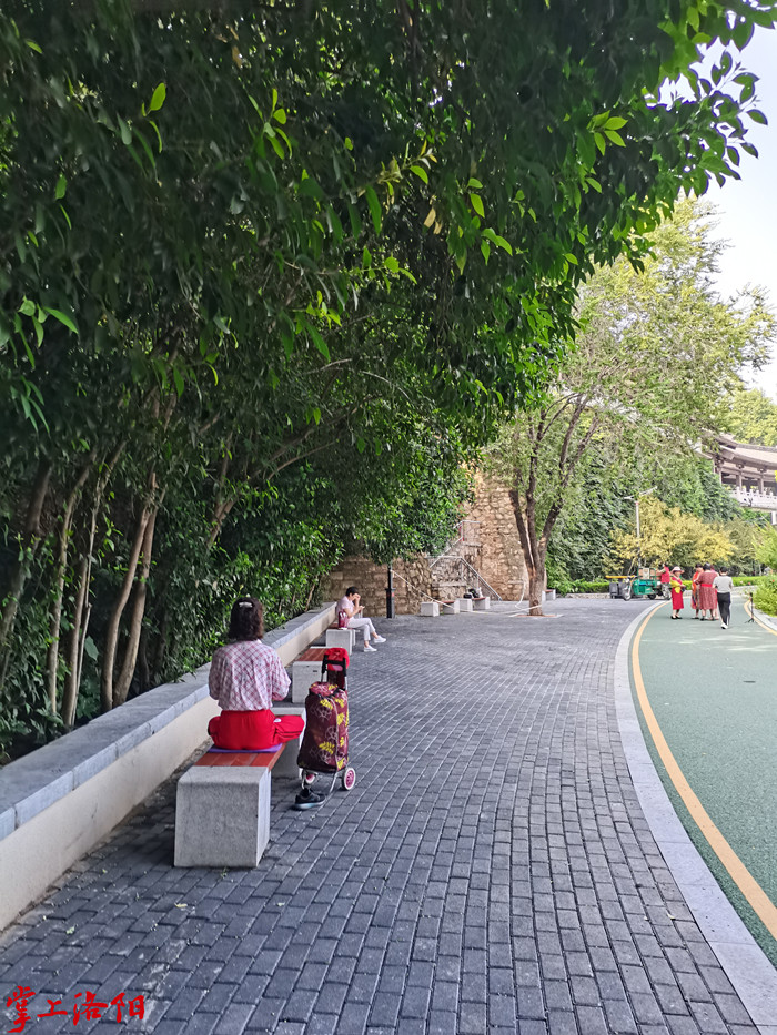 14190026_8905.jpg GetAttachment (1).jpg